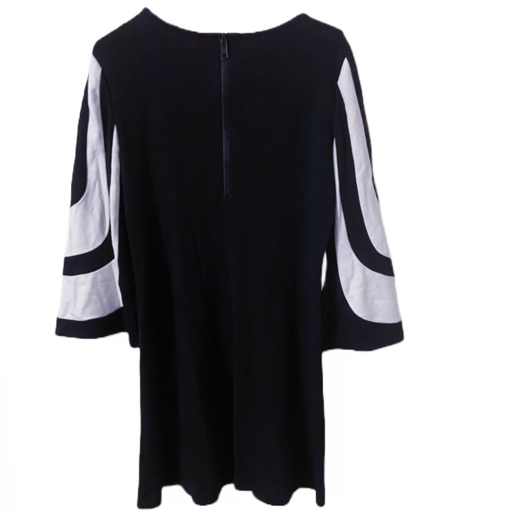 Cache Vintage Zip Closure Fit Black Dress With Wide Bell Black & White Sleeves. - Picture 3 of 7